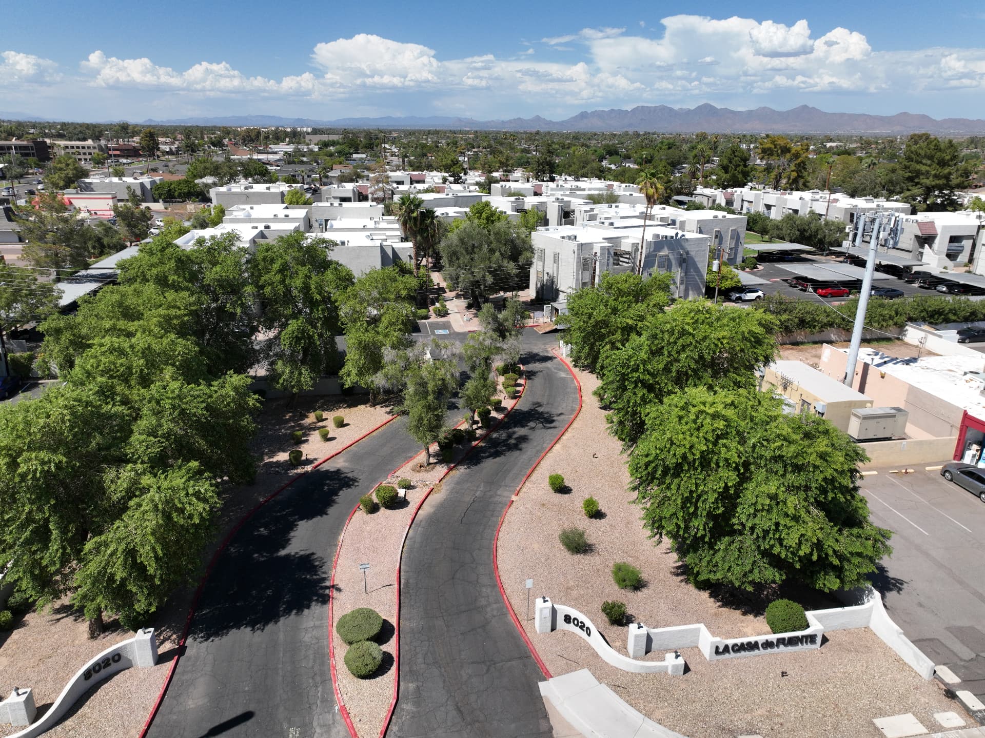 Entrance to the La Casa de Fuente condominium community at 8020 East Thomas Road in Scottsdale AZ